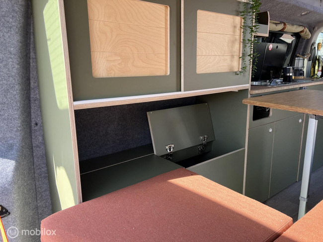 Volkswagen T6 2018 L2H1 Nevada 2018 Automaat two-tone foto: 3