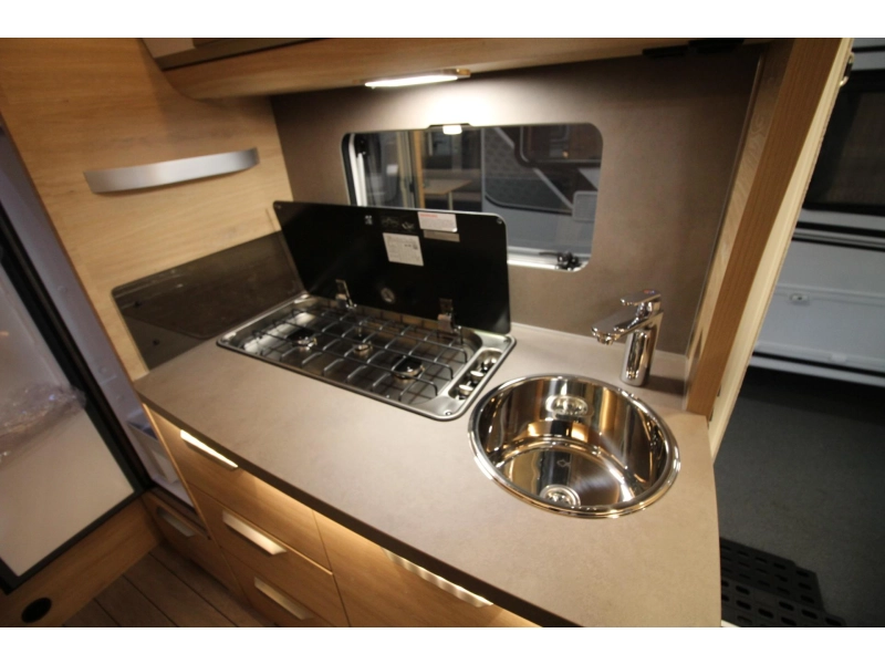 Knaus Sudwind Black Selection 420 QD Dwarsbed & Hoge koelkast!  foto: 14