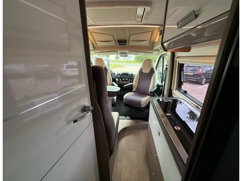 Chausson V697 VIP 9T Automaat lengtebedden  foto: 9