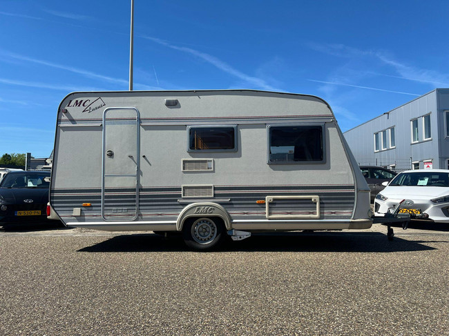 LMC 450 | Porte-v&eacute;los | Mover semi-automatique | Dinette | Auvent | Chauffage photo : 3