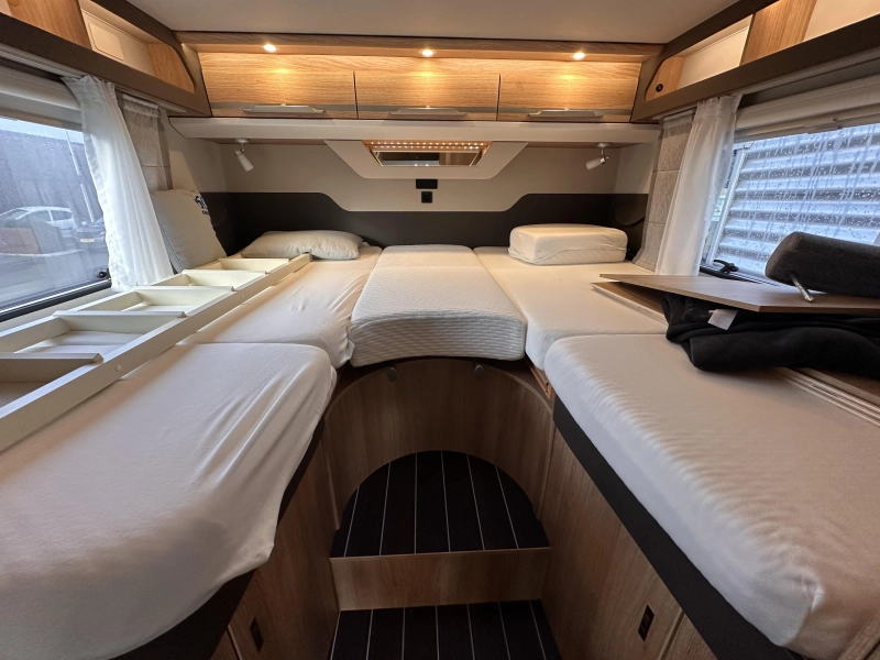 Knaus Sky Wave 60 Years 650 MEG Fiat 140PK Lengtebedden  foto: 11