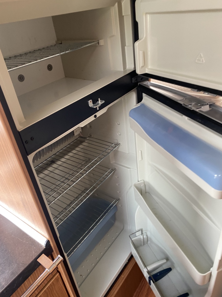 Hymer T 674 SL 2.3 MultiJet 160 CV, Semi-integral, 2 camas individuales, Aire acondicionado de motor, Antena parab&oacute;lica autom&aacute;tica, etc. A&ntilde;o 2011 Camper Centrum On the Road en Noorderringweg 4 en Marum. foto: 14