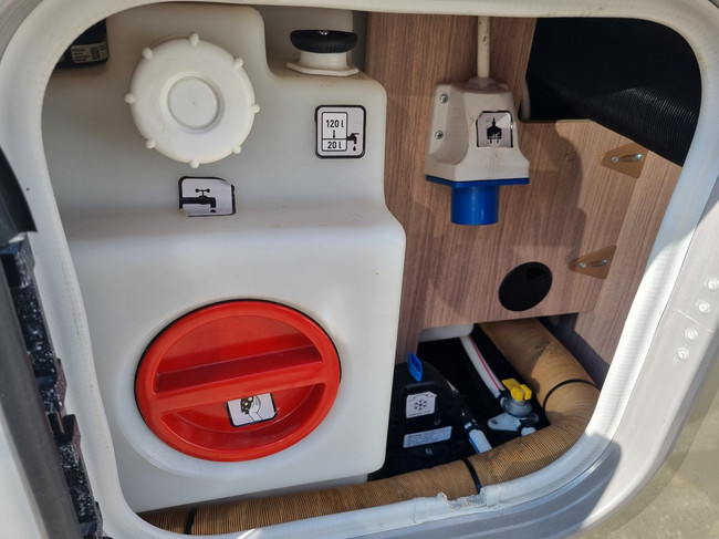 B&uuml;rstner Ixeo I720 Champagne Fiat foto: 8