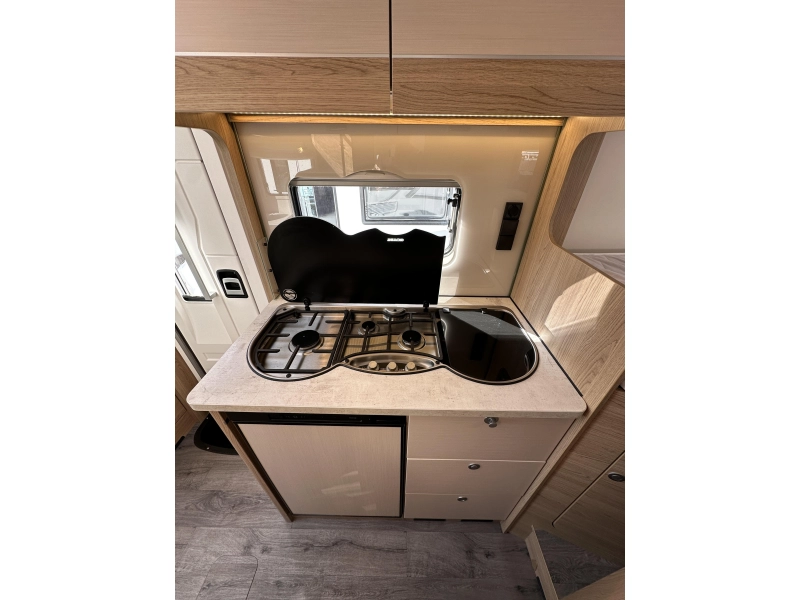 LMC Cruiser 646 V Lengtebedden Fiat 140PK  foto: 12