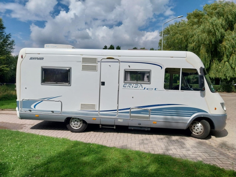 Hymer Eriba met 44497 km en dakairco  foto: 4