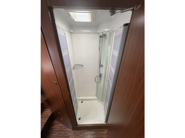 Hymer S 790 150 PS sehr luxuri&ouml;se Ausf&uuml;hrung franz&ouml;sisches Bett + Hubbett XXL K&uuml;hlschrank Backofen Markise Leder Klimaanlage Kamera TV elektr. Satelliten-TV gro&szlig;e Garage Foto: 19