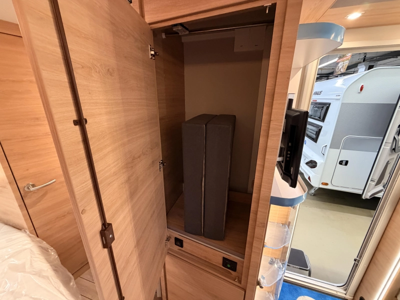 Knaus Sudwind Black Selection 450 FU +1700KG+Calefacci&oacute;n por suelo radiante foto: 16