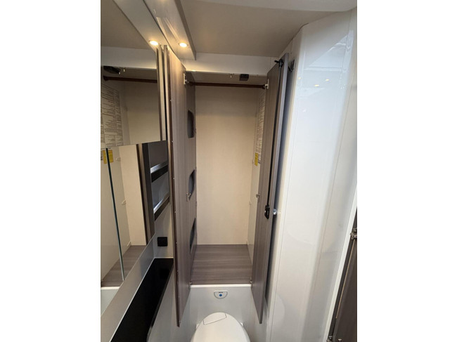 Hobby Optima Ontour T 70 E Single Beds Large Bathroom Awning photo: 21