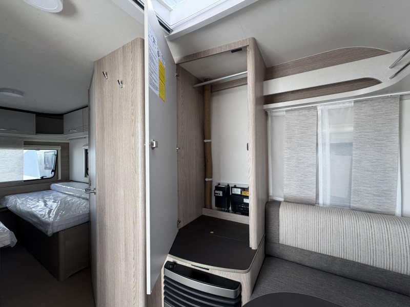 B&uuml;rstner Premio Life 480 TL Mover und Thule Markise Foto: 11
