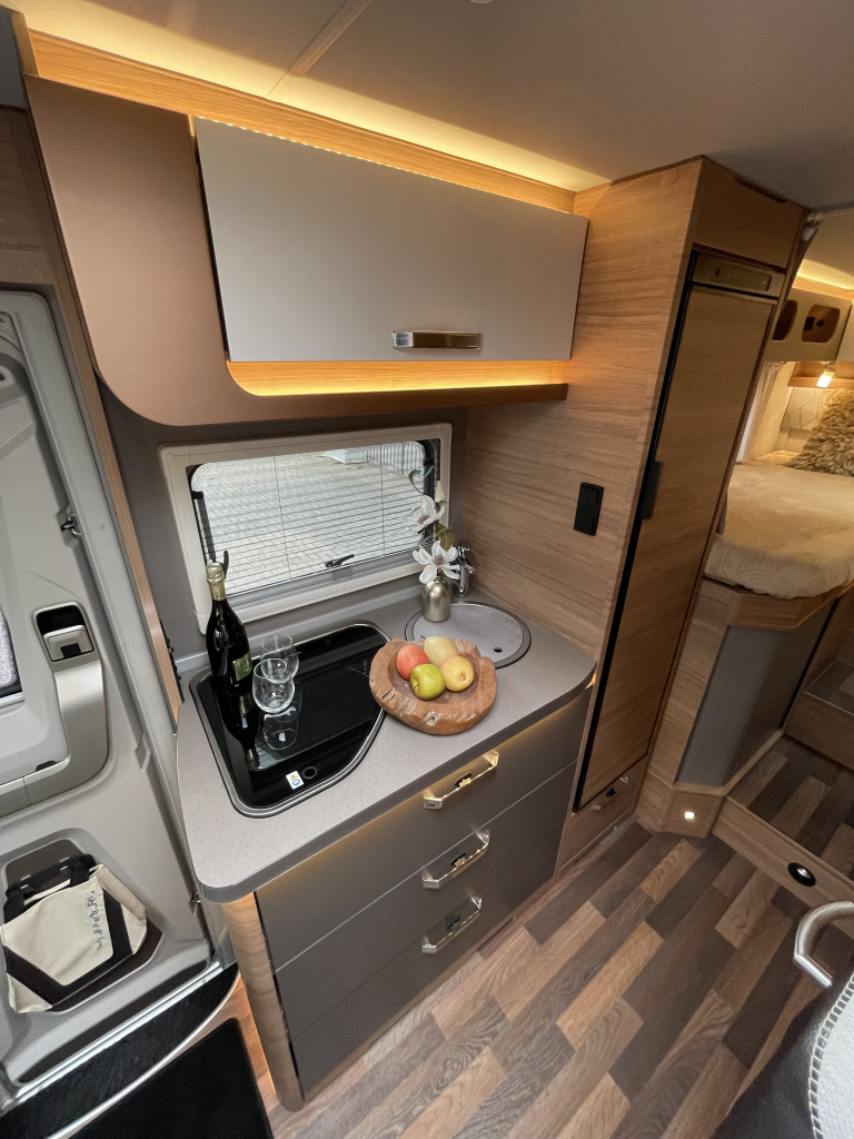 Weinsberg CaraCompact 600 MEG ENKELE BEDDEN 9TRONIC AUTOMAAT foto: 5
