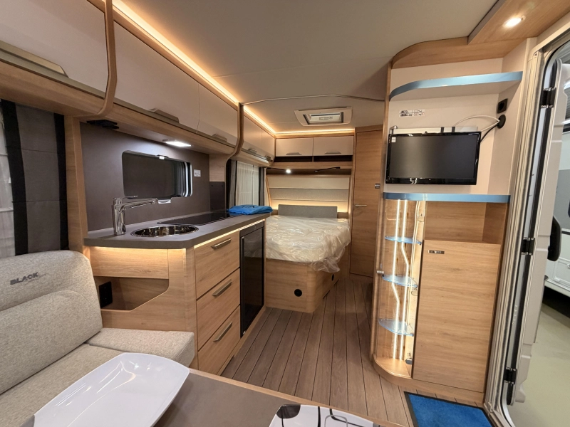 Knaus Sudwind Black Selection 450 FU +1700KG+Calefacci&oacute;n por suelo radiante foto: 5