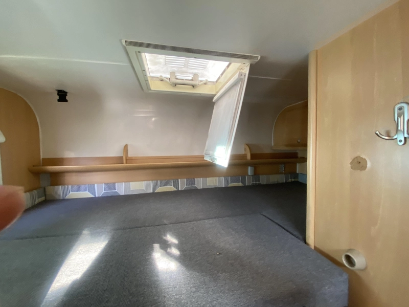 Dethleffs Globetrotter 6 PERS Met stapelbed &XXL garage  foto: 8