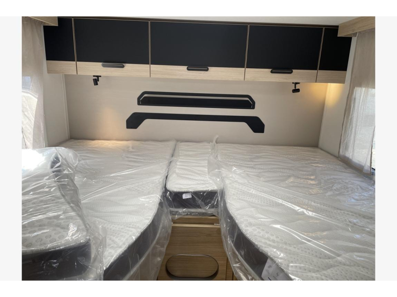 Chausson 797 Titanium single beds and automatic photo: 10