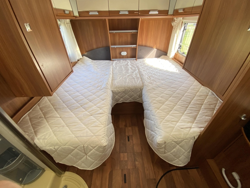 Dethleffs Magic Edition 7151 EB lengte bedden + hefbed  foto: 6