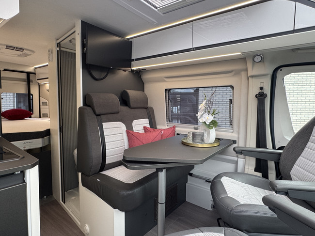 Adria Twin Supreme 640 SGX 140 PS AUTOMATIK 9-Gang Euro6 Fiat Ducato 8 Maxi **L&auml;ngsbetten h&ouml;henverstellbar/4 Sitzpl&auml;tze/Dachklima Foto: 8