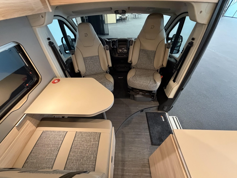 Dethleffs Globetrail 640 ES automaat / lengtebed  foto: 8