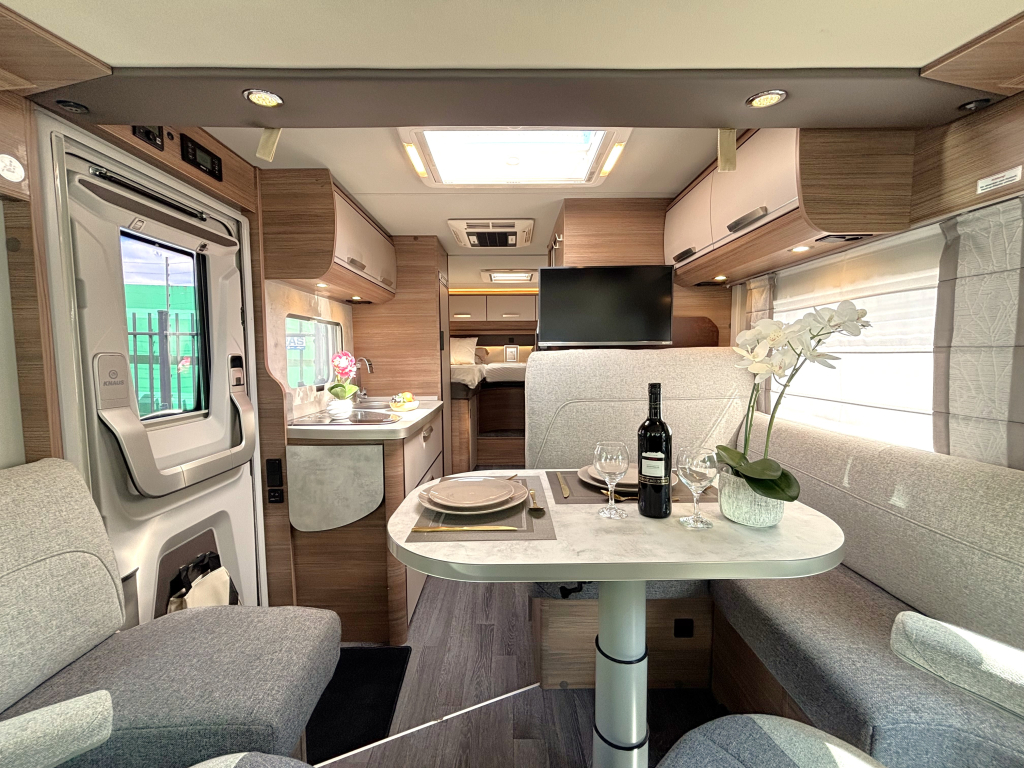 Knaus Live I 650 MEG 9TR AUTOMAAT ENKELE BEDDEN HEFBED 160PK foto: 18