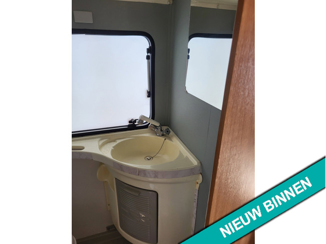 Ford CAMPER Alkoof 4/5 persoons foto: 10