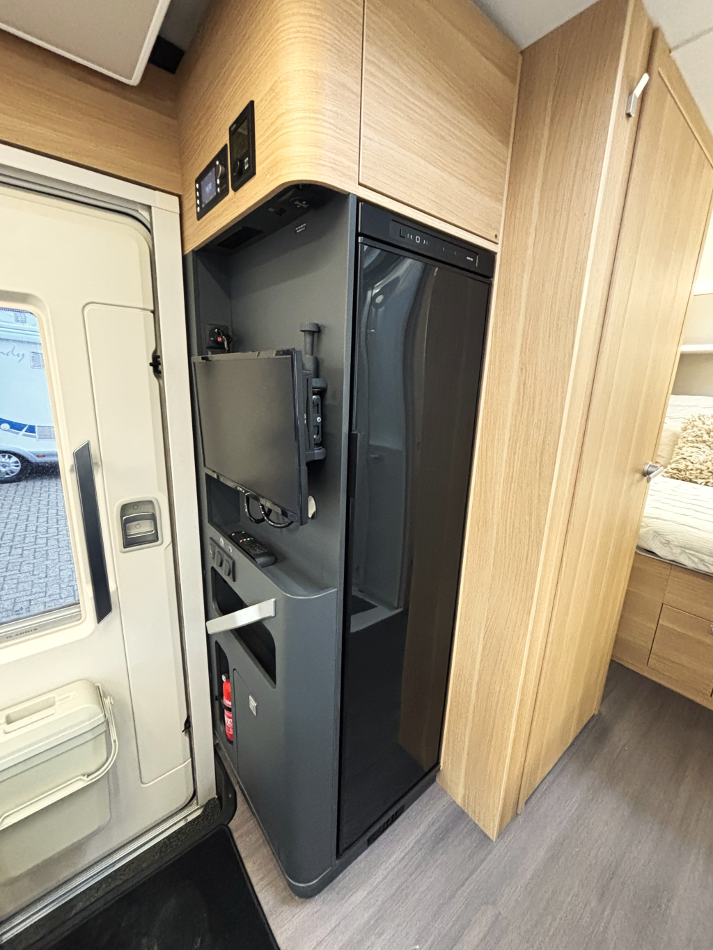 Adria Matrix 650 DC QUEENSBED + HEFBED + FACE TO FACE 2023 foto: 9