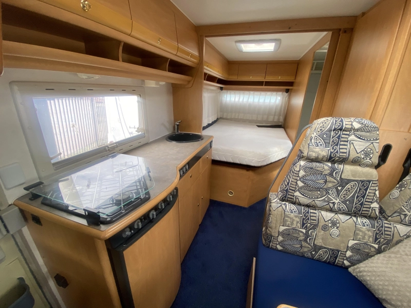Dethleffs Globetrotter Frans bed Airco dinette  foto: 5