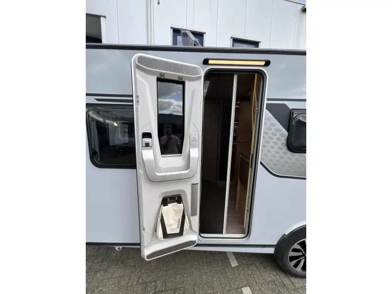 Knaus Sudwind Black Selection 500 EU ENKELE BEDDEN-VLOERVERW  foto: 4