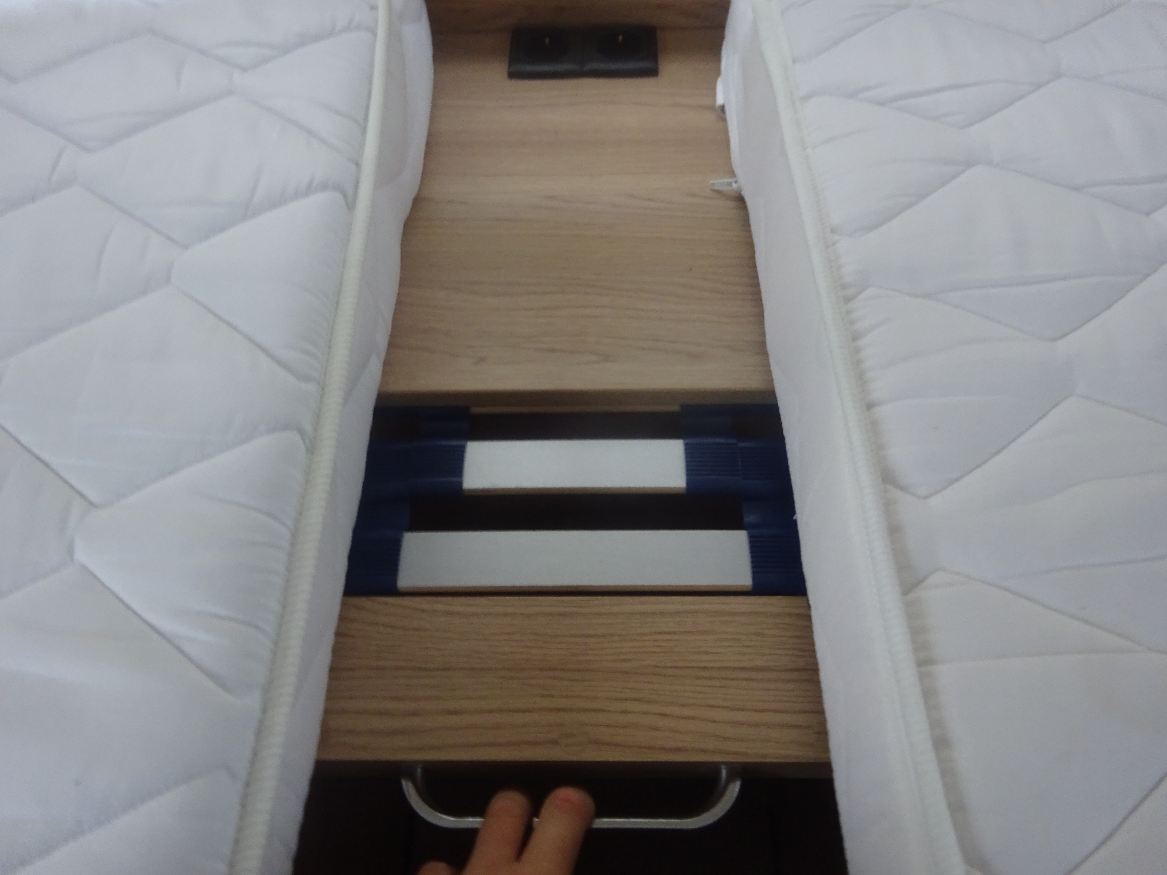 Lmc Sassino 460UL Enkele Bedden+Mover+Voortent foto: 11