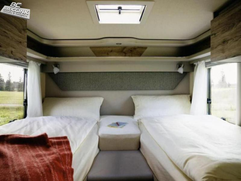 Hymer Exsis-I 580 PURE ENKEL BED 214CM + HEFBED  foto: 12