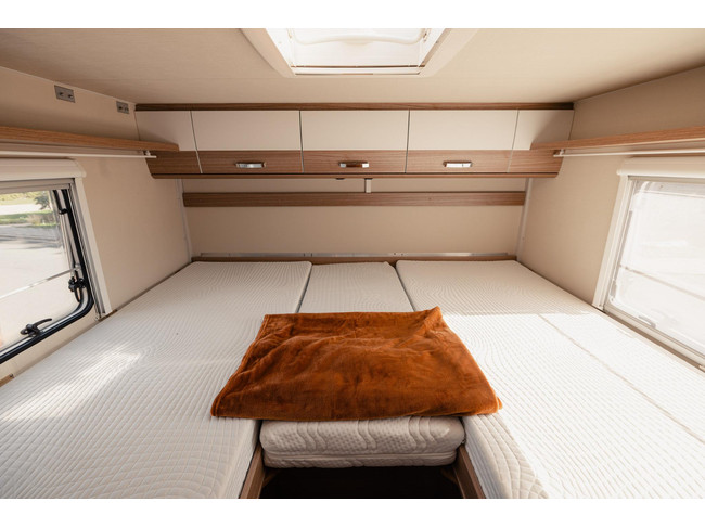 Carado T447 met hefbed foto: 18