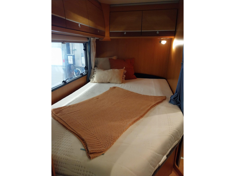 Dethleffs Globetrotter 6844 RT met mooi fransbed  foto: 14