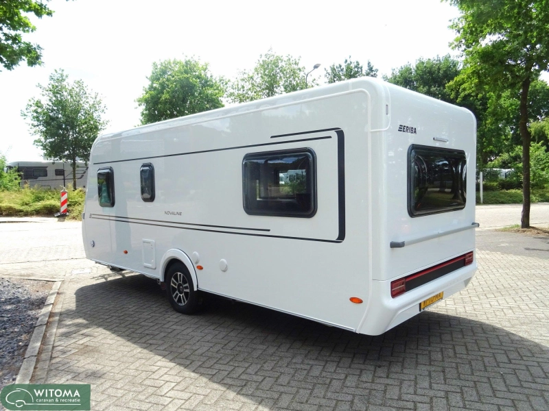 Eriba Novaline 495 Op show  foto: 1
