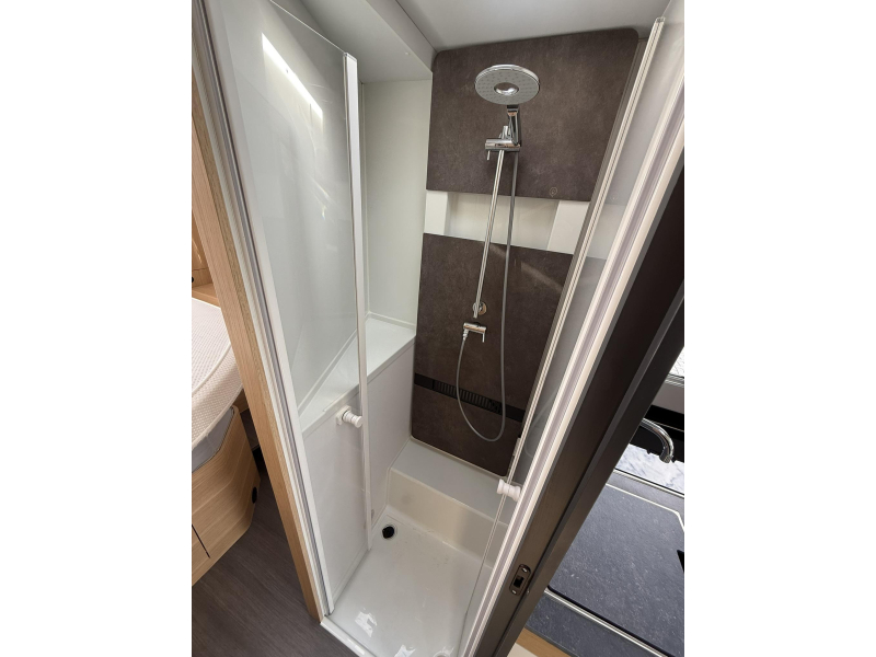 Adria Matrix Plus 670 SC Queensbed - AUTOMAAT  foto: 16