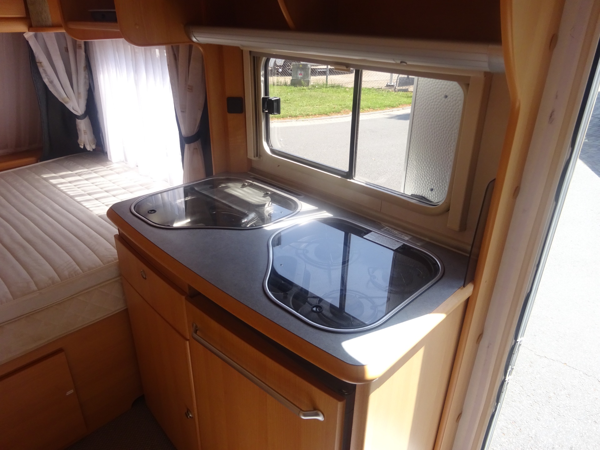 Tec Travelking 450 Met Vast Bed Mover en Airco foto: 19