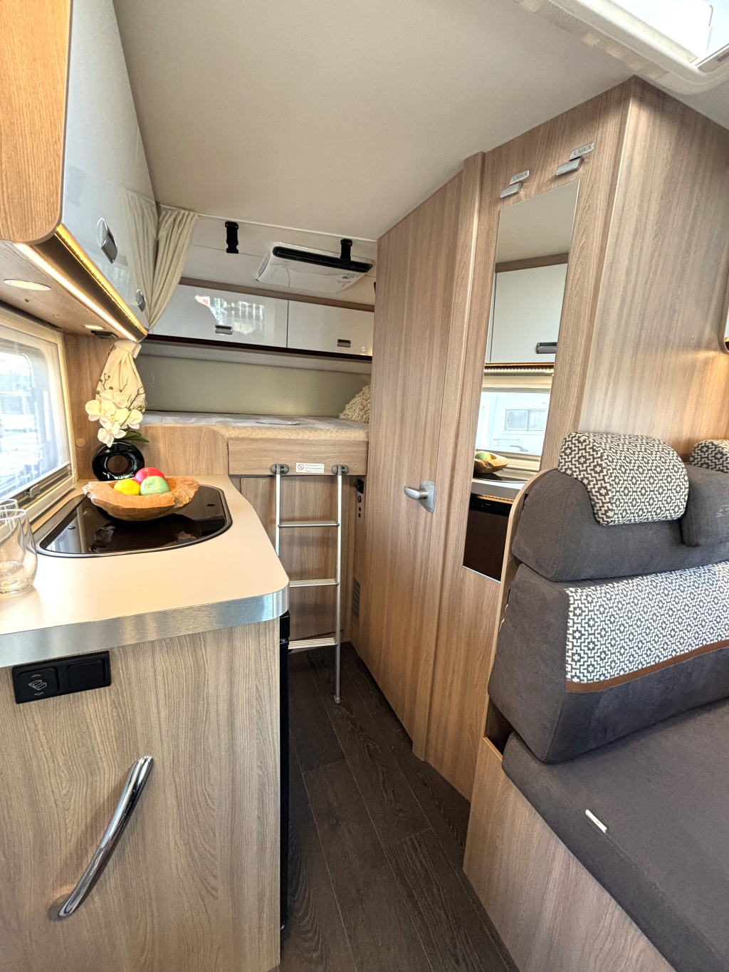 Hymer Laika Compact V5 2022 EURO6 FULL OPTION FIAT8! AIRE ACONDICIONADO DE TECHO foto: 8