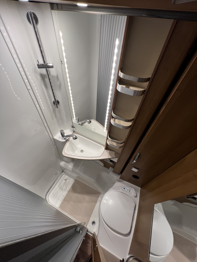 Knaus Van TI 650 MEG ENKELE BEDDEN 9-TRAPS AUTOMAAT EURO6 foto: 8