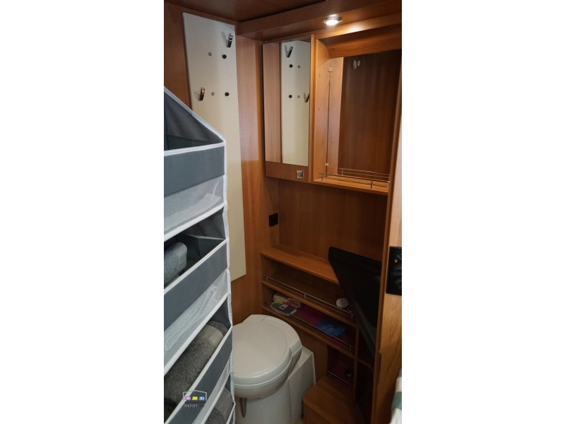 LMC Breezer 730 H Black Edition Foto: 14