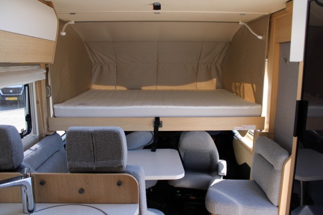 Hymer B MC I 680 equipado con potente Mercedes 9 G Tronic 170 CV AUTOM&Aacute;TICO camas individuales + cama abatible (56 foto: 61