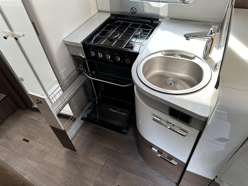Hymer BML-I 780 OBERK&Auml;STEN STATT HUBBETT! Foto: 12