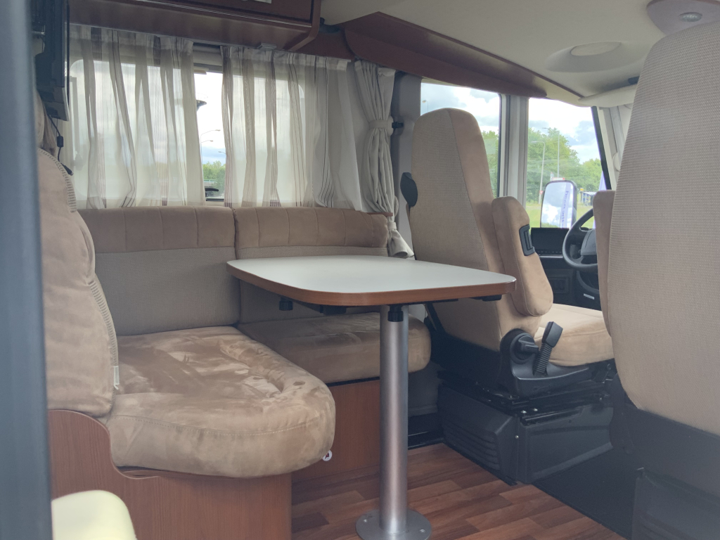 Hymer Exsis-I 674 EX 2.3 MultiJet 160 PK,Integraal,Motor-airco, 2 Lengte-bedden, Hef-bed, Garage, Trekhaak, etc, etc. Camper centrum on the road  foto: 20