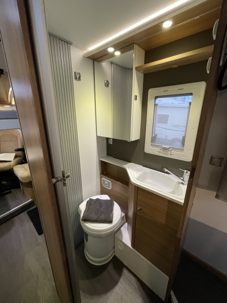 Adria Matrix 600 SC CAMA QUEEN+CAMA ABATIBLE 6.99M foto: 8