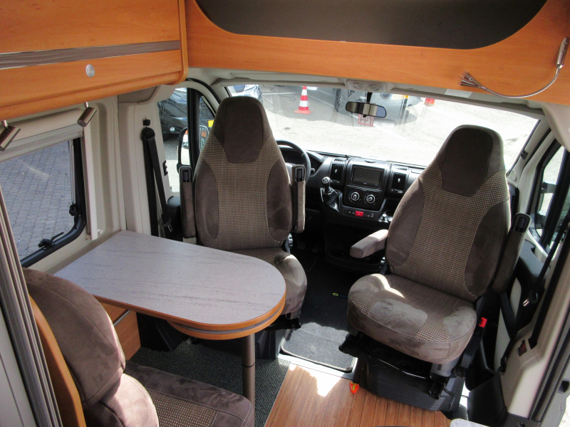 Pössl Roadstar 540 COMPACTE BUSCAMPER 130 PK  foto: 2