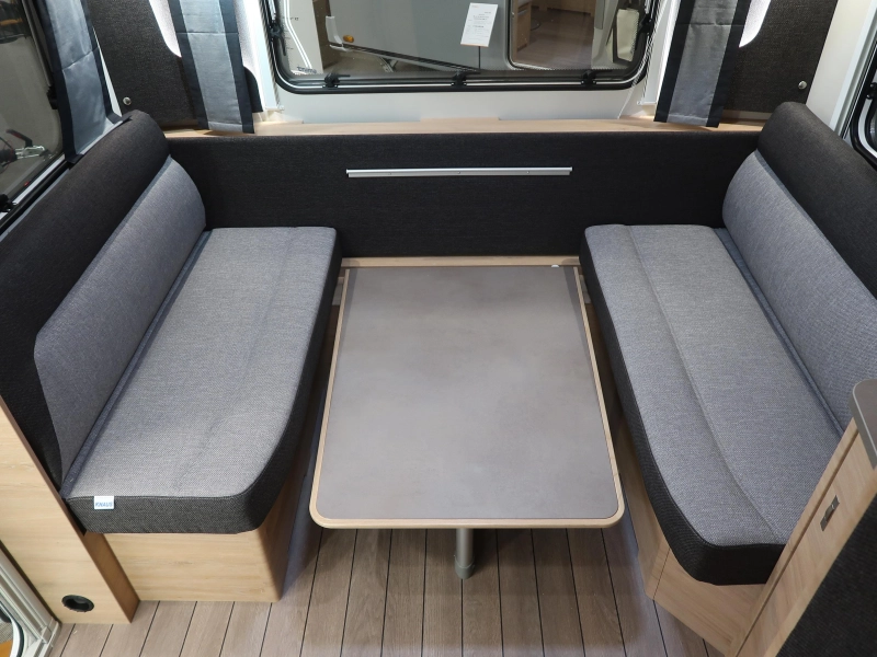 Knaus Sudwind Black Selection 460 EU ENKELE BEDDEN  foto: 8