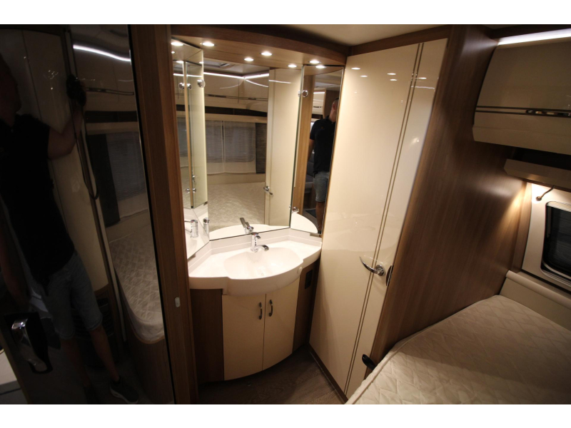 Hobby Excellent 495 UFE Mover, MPP accu, Voortent  foto: 15