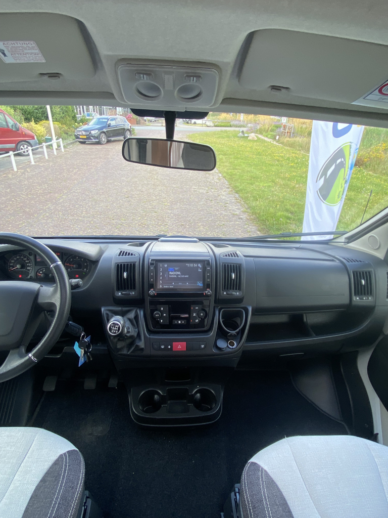 Weinsberg Pepper 600 Peugeot 163 PK, Half-integraal, 2 Lengte-bedden, Garage, Aut. schotel / LCD Camper Centrum On the Road aan de Noorderringweg 4 in Marum. foto: 25
