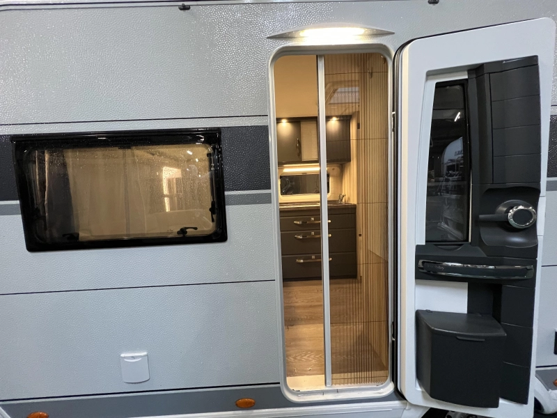 Hobby De Luxe 460 UFE Foto: 12