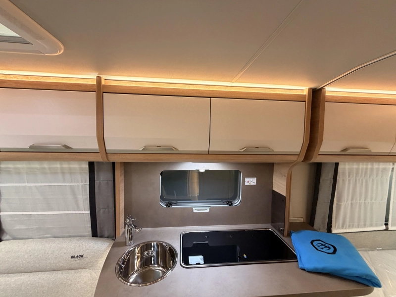 Knaus Sudwind Black Selection 450 FU +1700KG+Calefacci&oacute;n por suelo radiante foto: 7