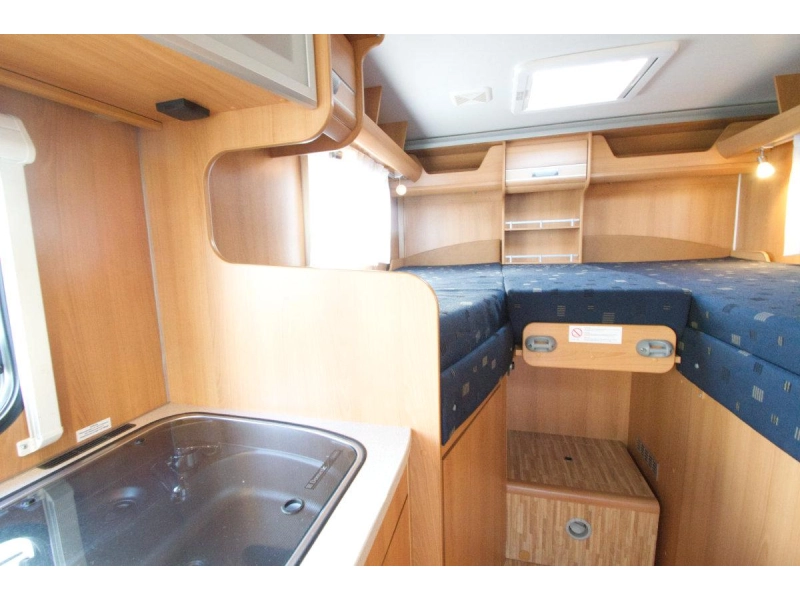 Dethleffs Globebus T 004 halfintegraal camper  foto: 13