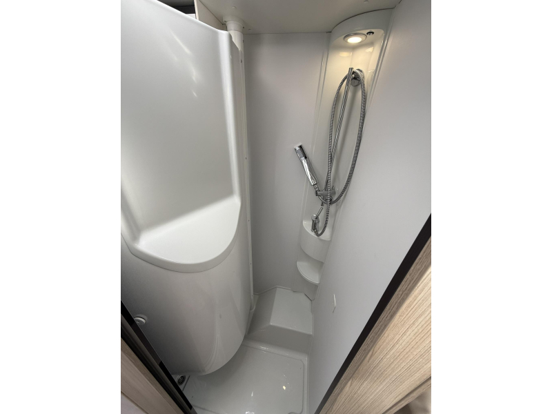 Adria Compact Supreme DL Face-to-face - Autom&aacute;tico foto: 21