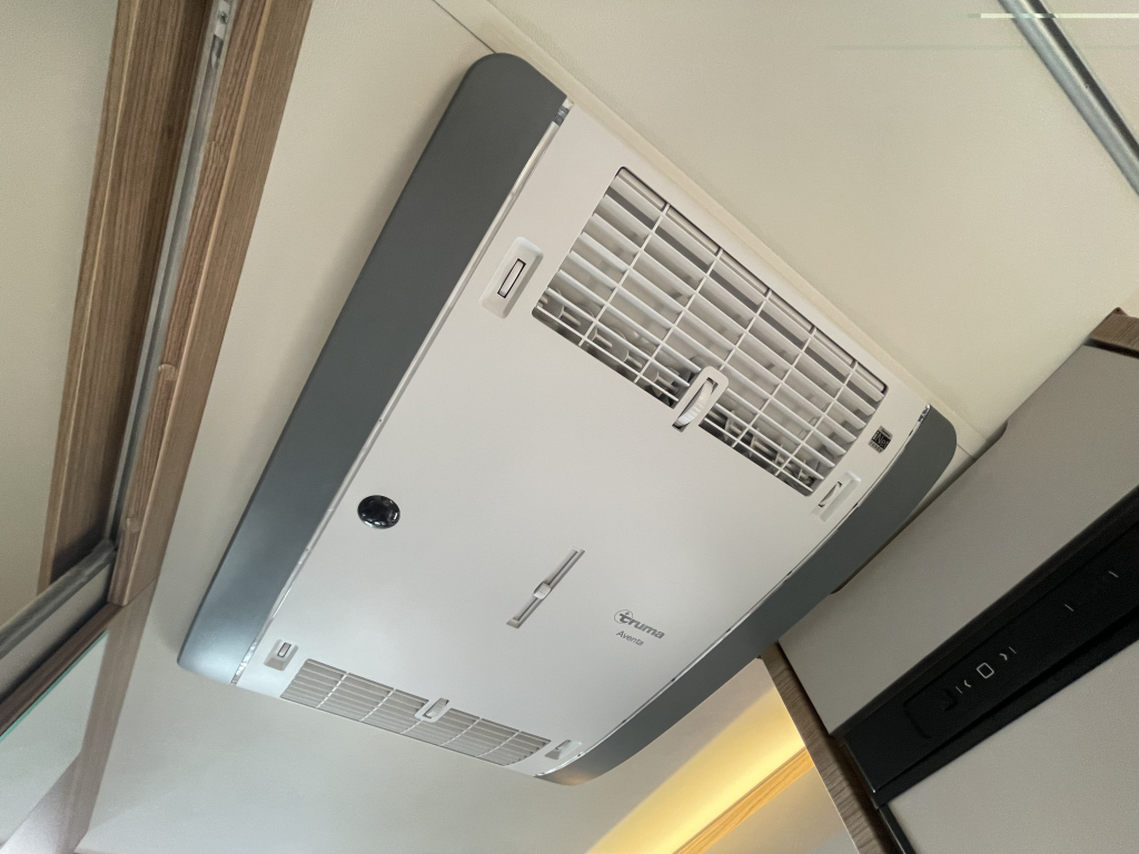 Knaus Van Ti 650 MEG ENKELE BEDDEN 2x ZONNEPANEEL XXL GARAGE foto: 10