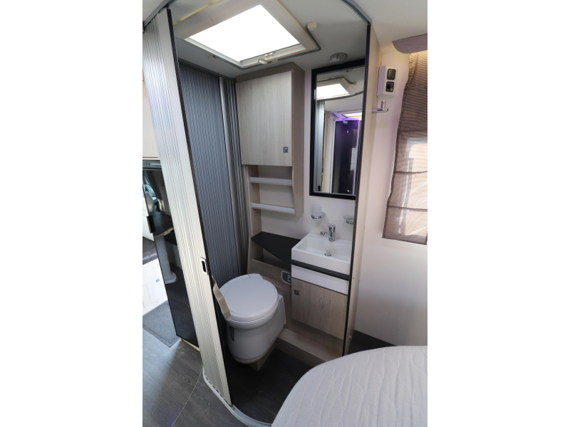 Chausson Titanium 738 XLB QUEENSBED + LIFT-UP BED photo: 19