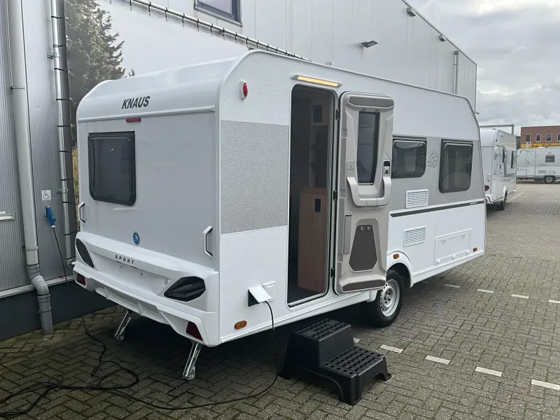 Knaus Sport 420 QD DWARS BED-XL KEUKEN  foto: 1